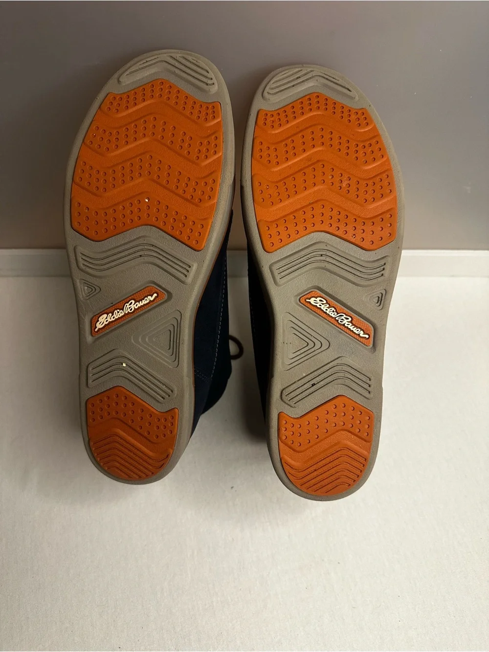 Men’s Eddie Bauer Navy Suede Chukka Boots with Brown Accents sz.10